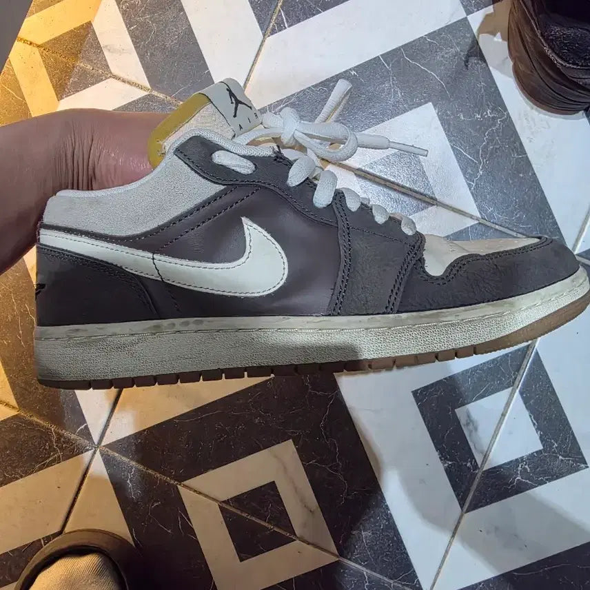 [BUNJANG] Nike Air Jordan 1 Low SE Irons tone Sneakers / 나이키 에어 조던 1 로우 SE 아이언스톤 270