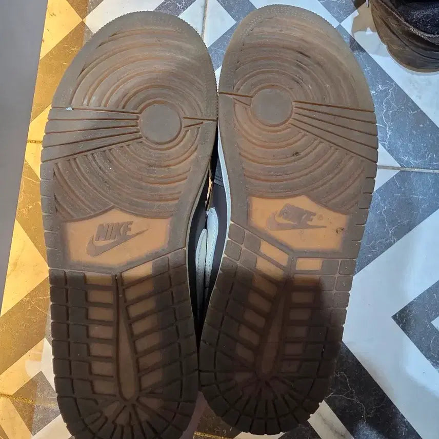 [BUNJANG] Nike Air Jordan 1 Low SE Irons tone Sneakers / 나이키 에어 조던 1 로우 SE 아이언스톤 270