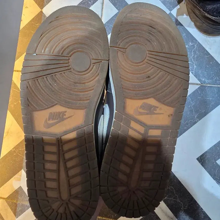 [BUNJANG] Nike Air Jordan 1 Low SE Irons tone Sneakers / 나이키 에어 조던 1 로우 SE 아이언스톤 270