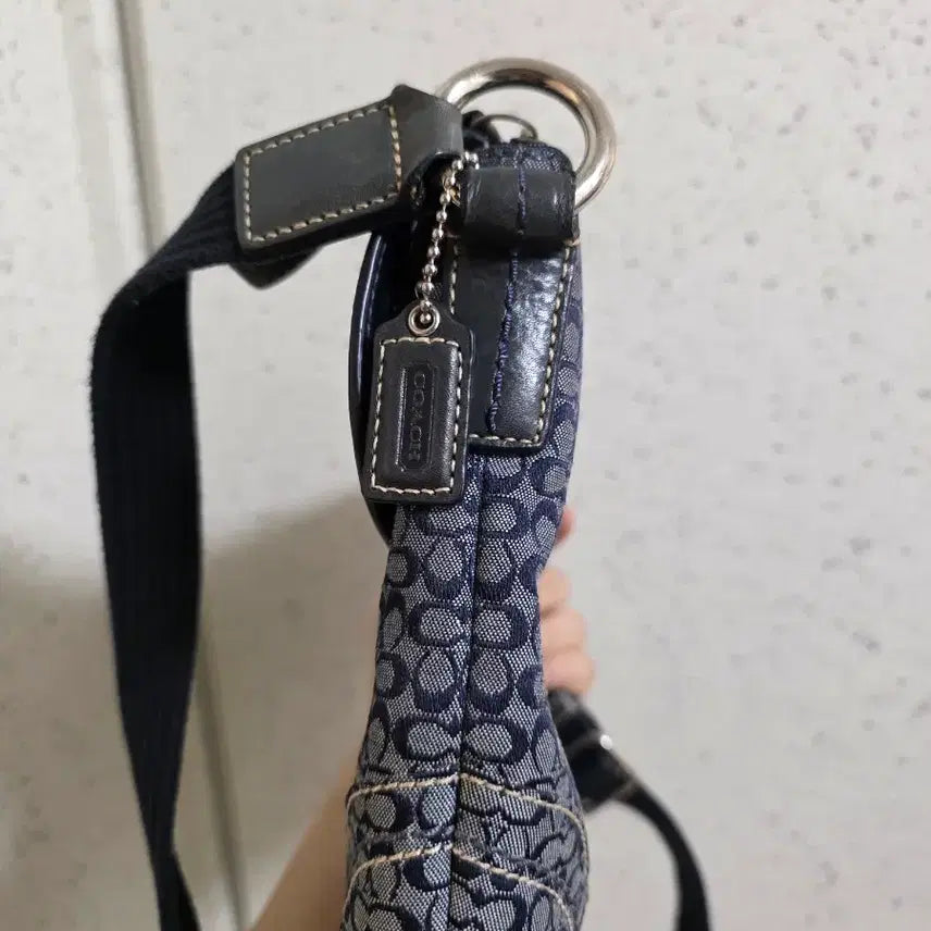 [SOLD OUT] 코치 시그니처 미니 크로스백 네이비