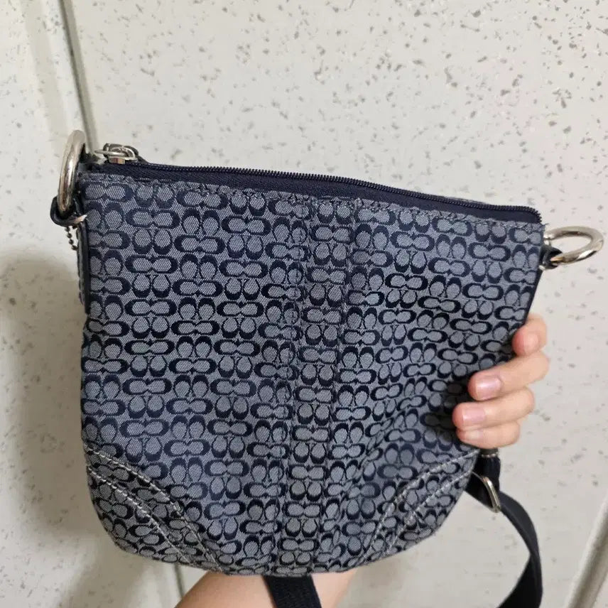[SOLD OUT] 코치 시그니처 미니 크로스백 네이비
