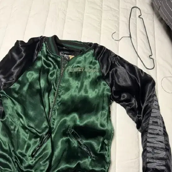 [BUNJANG] Karakuri Tamashi Attack on Titan Levi Reversible Sukajan Jacket XL / 가격고정/카라쿠리타마시 리버시블 진격의 거인 리바이 스카쟌 자켓 XL