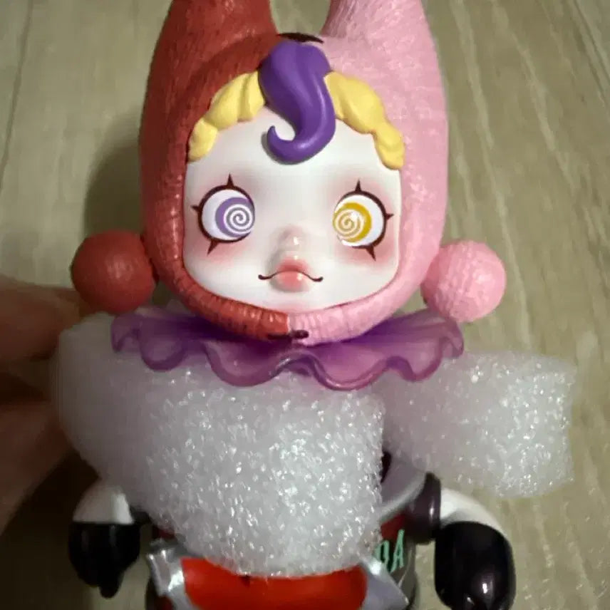 [BUNJANG] Skullpanda Reality World Opposite Direction Figure / [스컬판다] 현실세계 - 반대방향 이정표