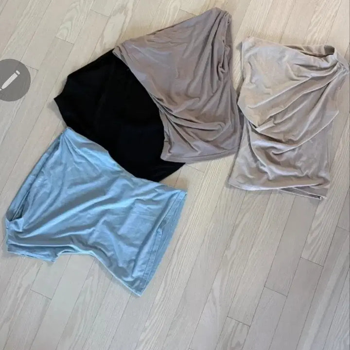 [BUNJANG] 여성스러운 오프숄더 입술라인 느낌 반팔 티 ㅡ블라우스 셔링 / 여성스러운 오프숄더 입술라인 느낌 반팔 티 ㅡ블라우스 셔링