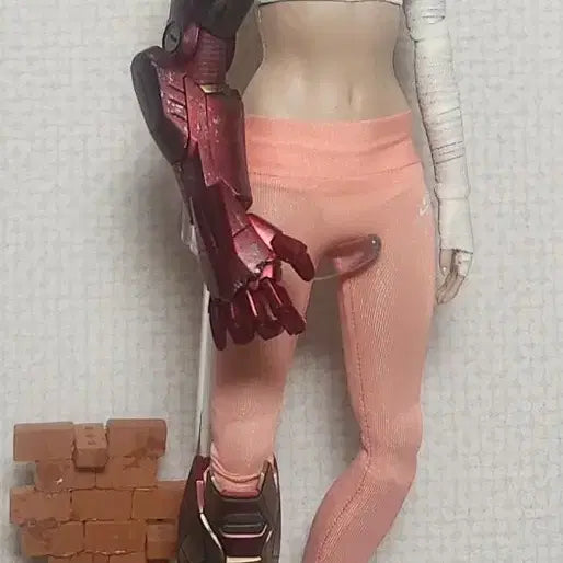 [BUNJANG] Hot Toys Pepper Potts Iron Man Arm Custom Weathered Battle Damage Figure / 핫토이 페퍼포츠 아이언맨팔 커스텀 와어망토추가