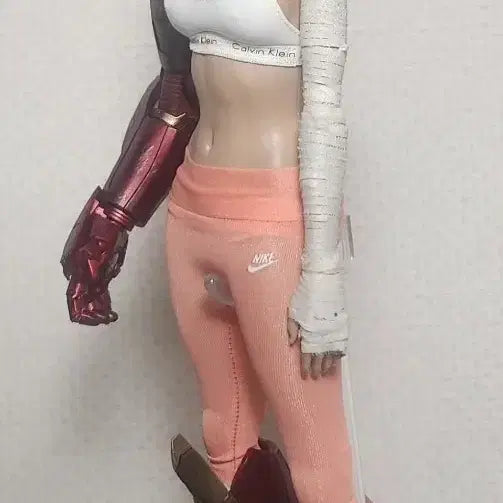 [BUNJANG] Hot Toys Pepper Potts Iron Man Arm Custom Weathered Battle Damage Figure / 핫토이 페퍼포츠 아이언맨팔 커스텀 와어망토추가