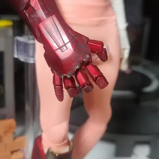 [BUNJANG] Hot Toys Pepper Potts Iron Man Arm Custom Weathered Battle Damage Figure / 핫토이 페퍼포츠 아이언맨팔 커스텀 와어망토추가