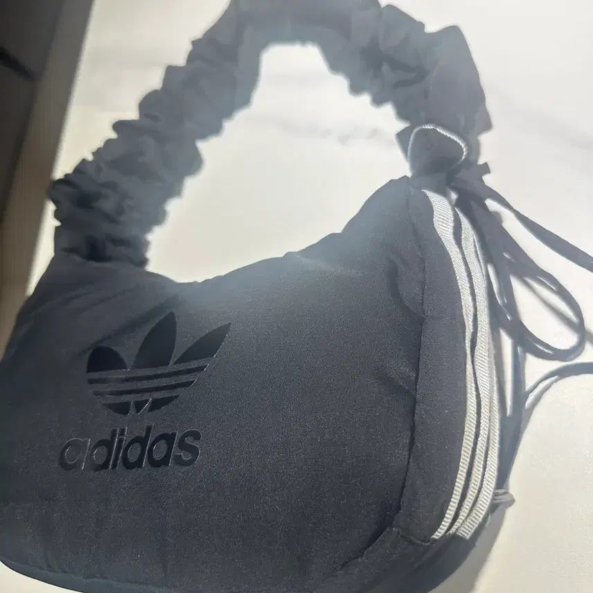 [SOLD OUT] 아디다스 블랙 삼선 미니 숄더백
