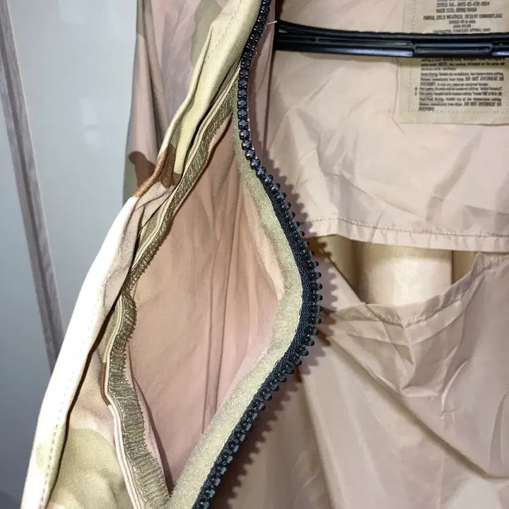 [BUNJANG] US Military Gore-Tex Desert Camouflage Parka / (새상품)미군 고어텍스 데저트 카모 사막삼색 파카 M/L[후드 똑딱이]