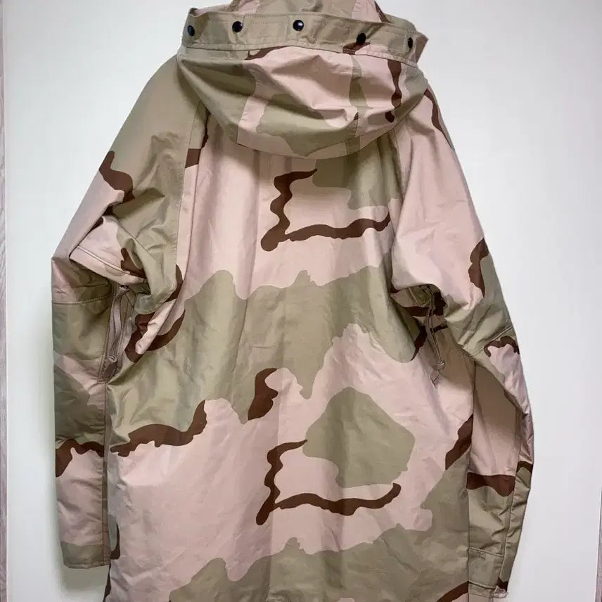 [BUNJANG] US Military Gore-Tex Desert Camouflage Parka / (새상품)미군 고어텍스 데저트 카모 사막삼색 파카 M/L[후드 똑딱이]
