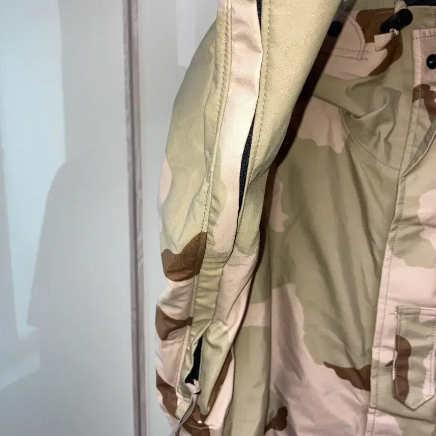 [BUNJANG] US Military Gore-Tex Desert Camouflage Parka / (새상품)미군 고어텍스 데저트 카모 사막삼색 파카 M/L[후드 똑딱이]