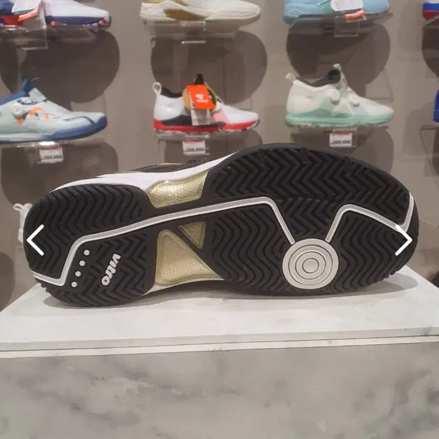 [BUNJANG] vitro Gold/Black Tennis Shoes 240 / 새제품)vitro 비트로 골드/블랙 운동화 240