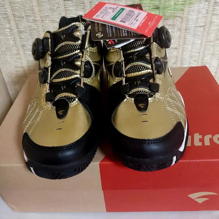 [BUNJANG] vitro Gold/Black Tennis Shoes 240 / 새제품)vitro 비트로 골드/블랙 운동화 240