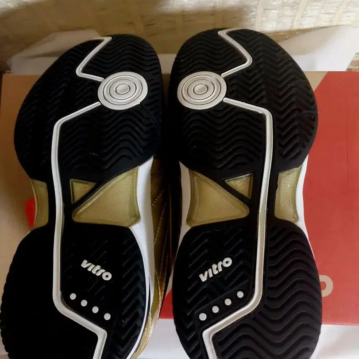 [BUNJANG] vitro Gold/Black Tennis Shoes 240 / 새제품)vitro 비트로 골드/블랙 운동화 240