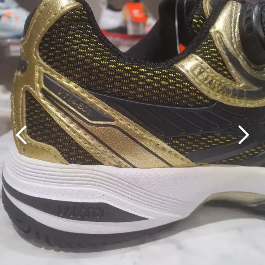 [BUNJANG] vitro Gold/Black Tennis Shoes 240 / 새제품)vitro 비트로 골드/블랙 운동화 240