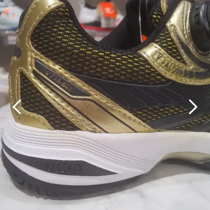 [BUNJANG] vitro Gold/Black Tennis Shoes 240 / 새제품)vitro 비트로 골드/블랙 운동화 240