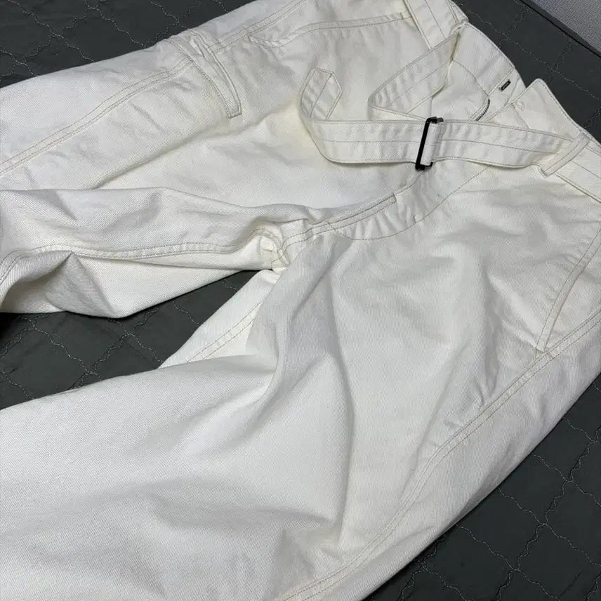 [BUNJANG] Lemaire Twisted Belted Denim Pants White [48] / 르메르 트위스티드 벨티드 데님 팬츠 화이트 [48]
