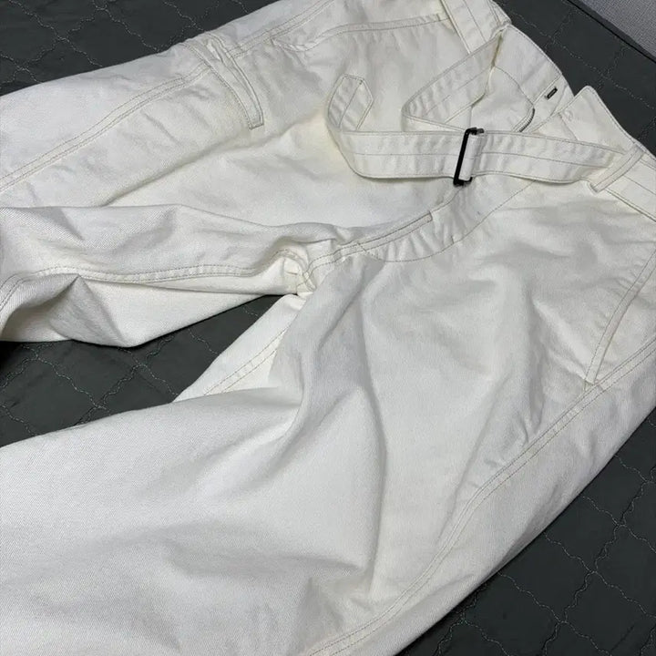 [BUNJANG] Lemaire Twisted Belted Denim Pants White [48] / 르메르 트위스티드 벨티드 데님 팬츠 화이트 [48]