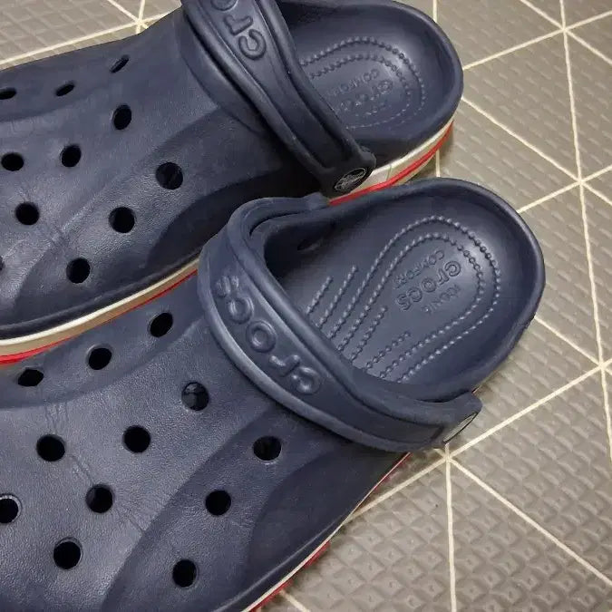 [BUNJANG] Crocs Navy Banding Sandals Slippers / 크록스 네이비 밴딩 샌들 슬리퍼235