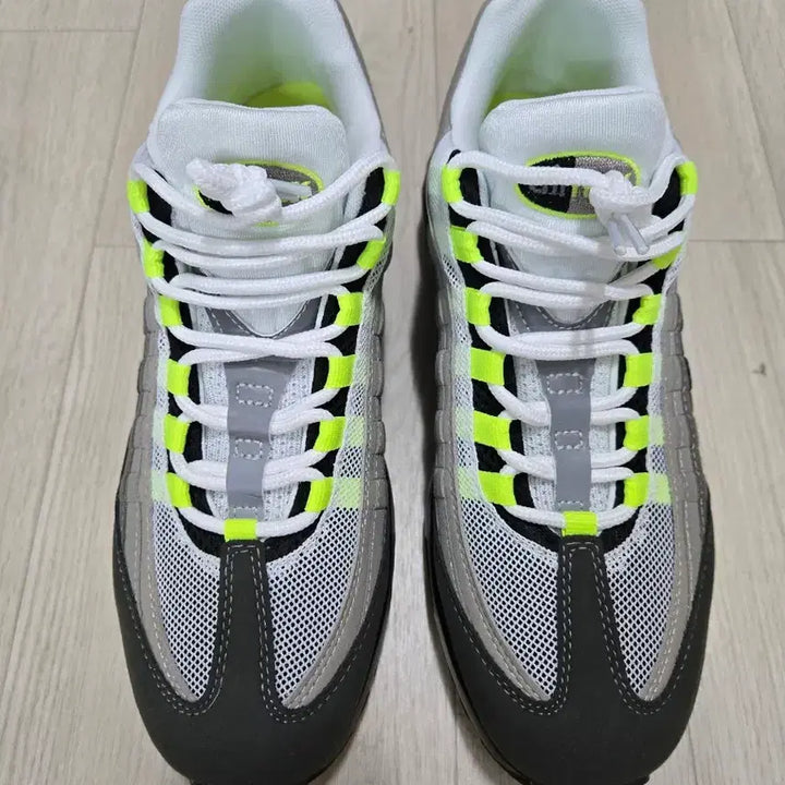 [BUNJANG] Nike Air Max 95 Fluorescent Sneakers / 나이키 에어맥스 95 형광 새상품