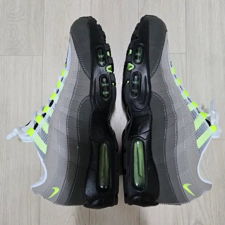 [BUNJANG] Nike Air Max 95 Fluorescent Sneakers / 나이키 에어맥스 95 형광 새상품