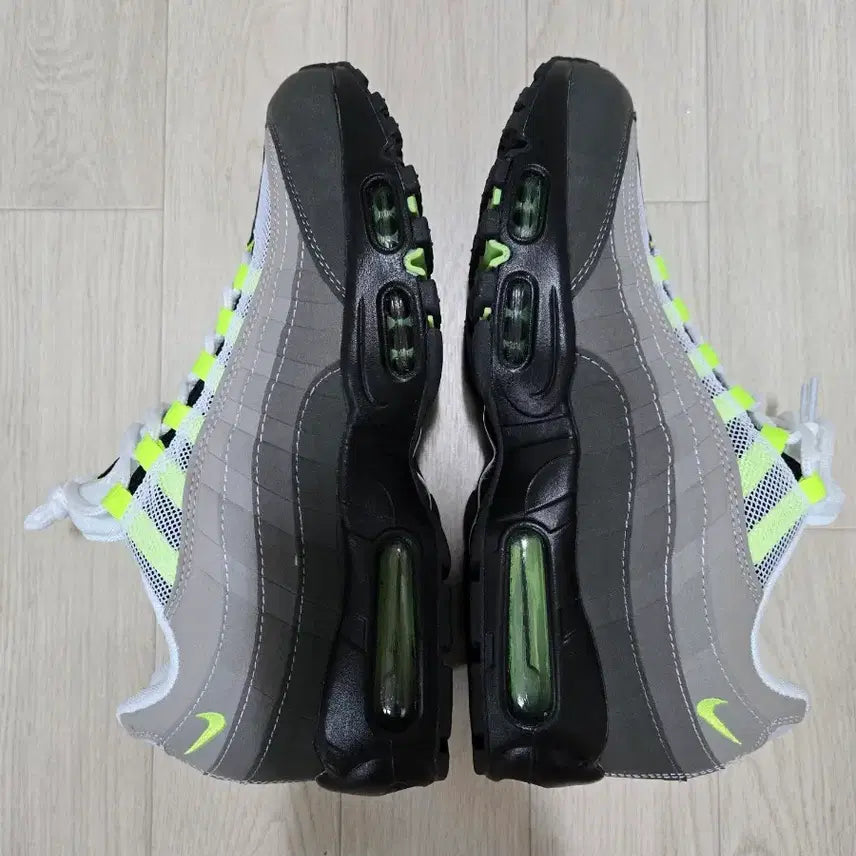 [BUNJANG] Nike Air Max 95 Fluorescent Sneakers / 나이키 에어맥스 95 형광 새상품
