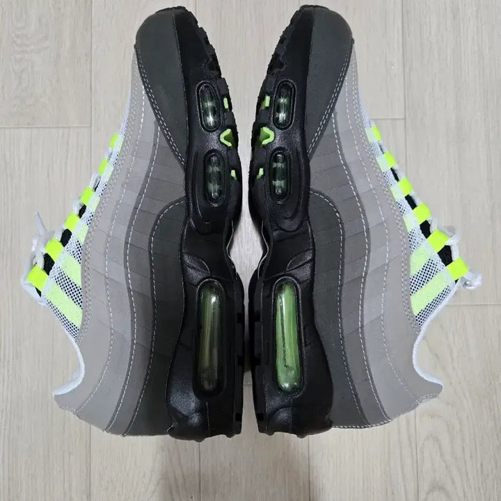 [BUNJANG] Nike Air Max 95 Fluorescent Sneakers / 나이키 에어맥스 95 형광 새상품