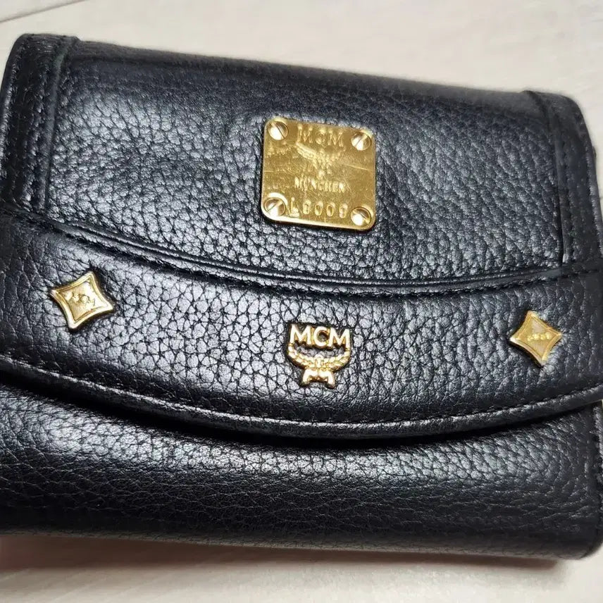 [BUNJANG] MCM Black Bi-fold Wallet / MCM의 고급스러운 블랙 반지갑