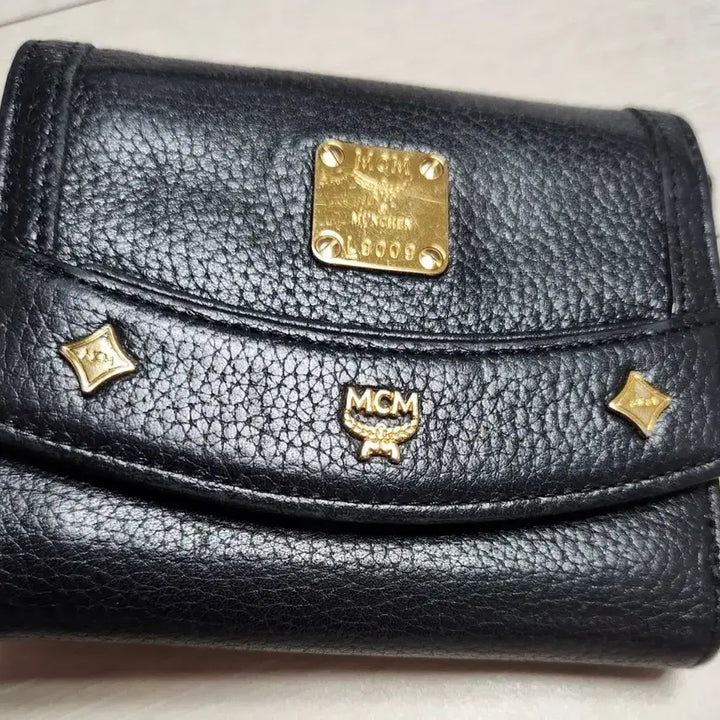 [BUNJANG] MCM Black Bi-fold Wallet / MCM의 고급스러운 블랙 반지갑