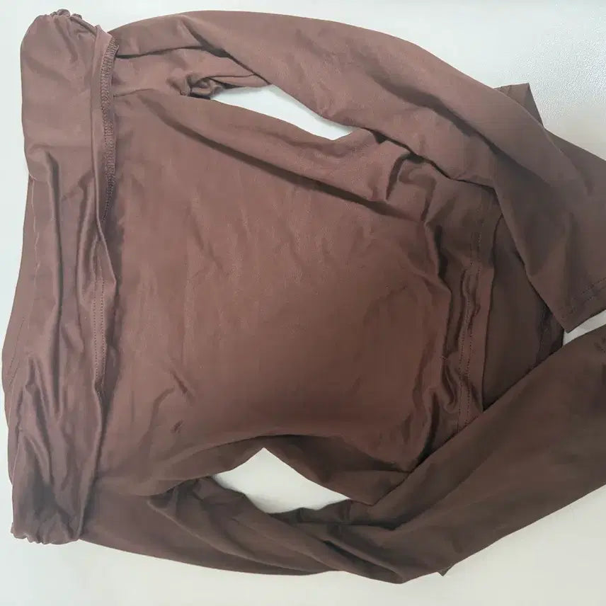 [BUNJANG] Brown Off-Shoulder Long-Sleeve T-Shirt / 갈색 오프숄더