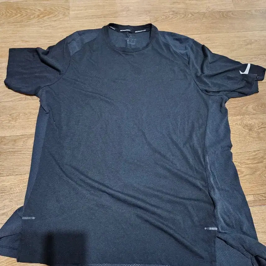 [BUNJANG] Nike Dri-FIT Black Functional Short Sleeve T-Shirt 110 / 나이키 드라이핏 블랙 기능성 반팔티셔츠110