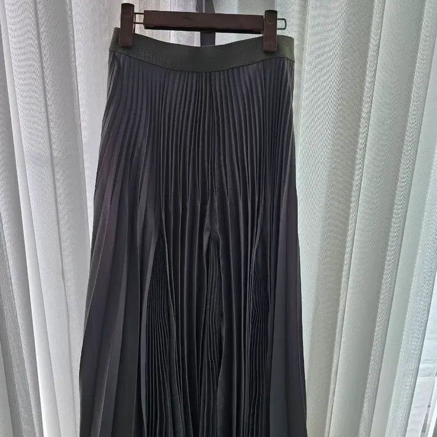 [SOLD OUT] LANVIN 란방 플리츠 스커트 카키색 61