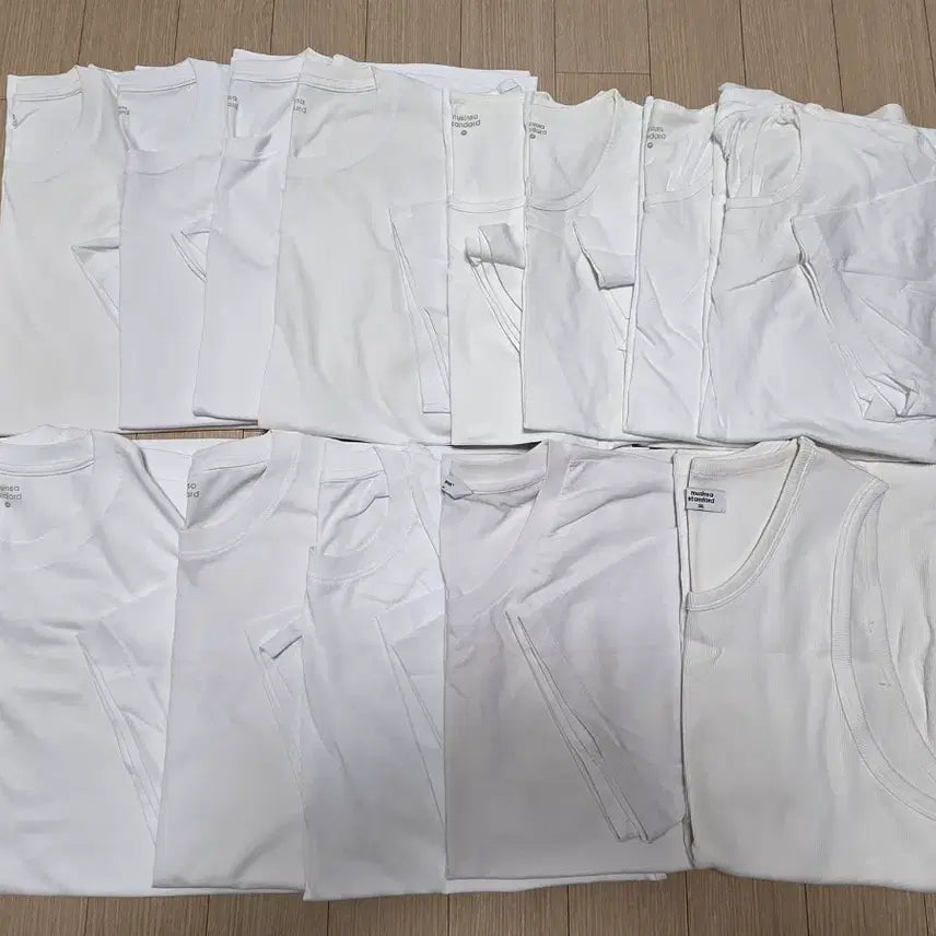 [BUNJANG] Bundle Set: 13 T-shirts &amp; Sleeveless Tops (Muji Standard + ZERO) / 반팔 및 슬리브리스 총합  13장 일괄 판매(무탠다드 + 제로)
