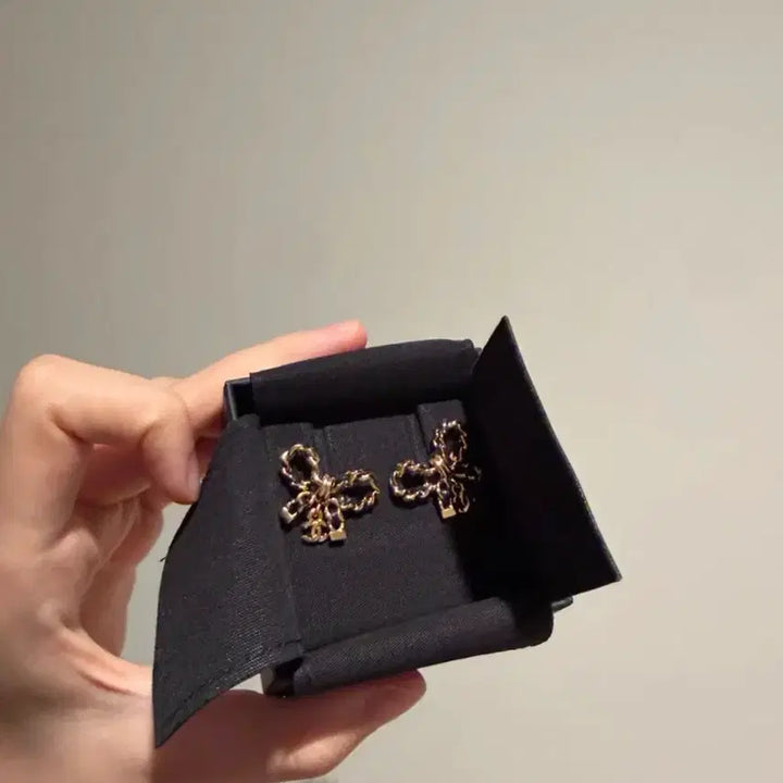 [BUNJANG] Chanel Coco Mark Ribbon Chain Earrings / 샤넬 코코마크 피어스 리본 체인