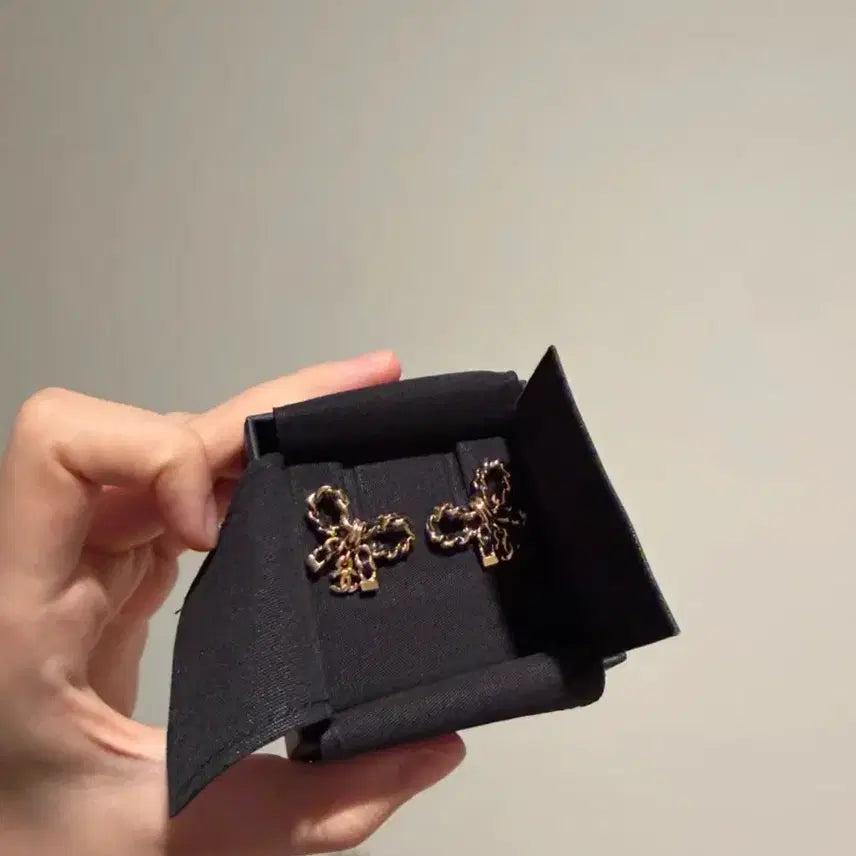 [BUNJANG] Chanel Coco Mark Ribbon Chain Earrings / 샤넬 코코마크 피어스 리본 체인