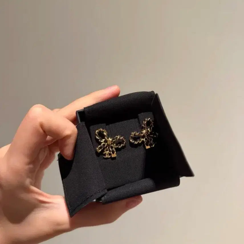 [BUNJANG] Chanel Coco Mark Ribbon Chain Earrings / 샤넬 코코마크 피어스 리본 체인