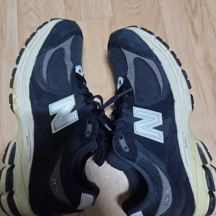 [SOLD OUT] 뉴발 2002 255 팝니다