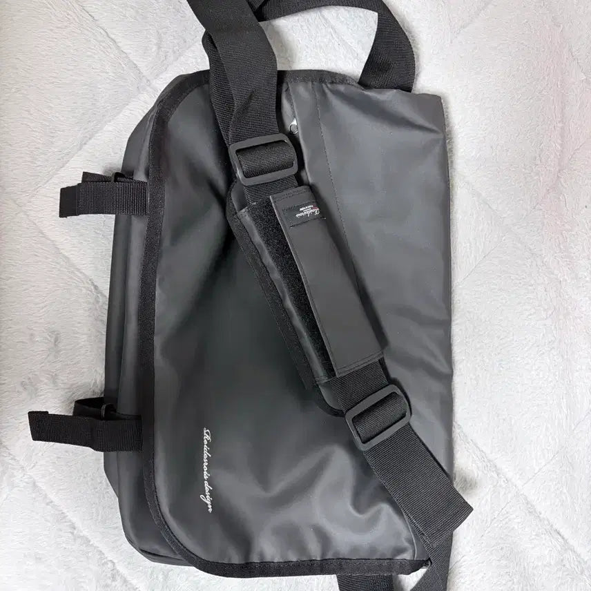 [BUNJANG] Load And Load Needed Cross Messenger Bag (Jet Black) / 로아드로아 니디드 크로스 메신저백 (제트블랙)