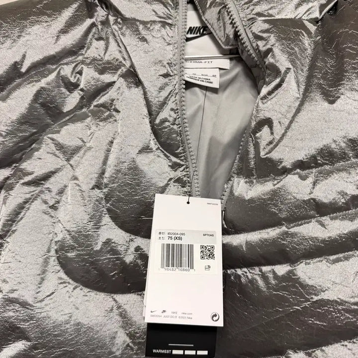 [BUNJANG] Nike Swoosh Therma-FIT Oversized Down Padded Jacket Silver / [새상품] 나이키 스우시 써마핏 오버사이즈 다운패딩 실버 75(XS)