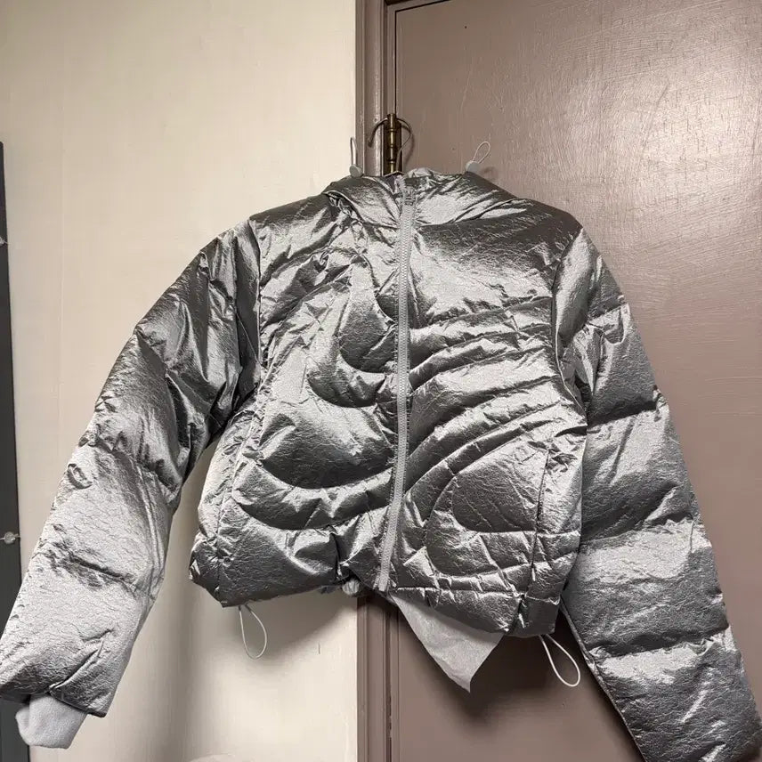 [BUNJANG] Nike Swoosh Therma-FIT Oversized Down Padded Jacket Silver / [새상품] 나이키 스우시 써마핏 오버사이즈 다운패딩 실버 75(XS)