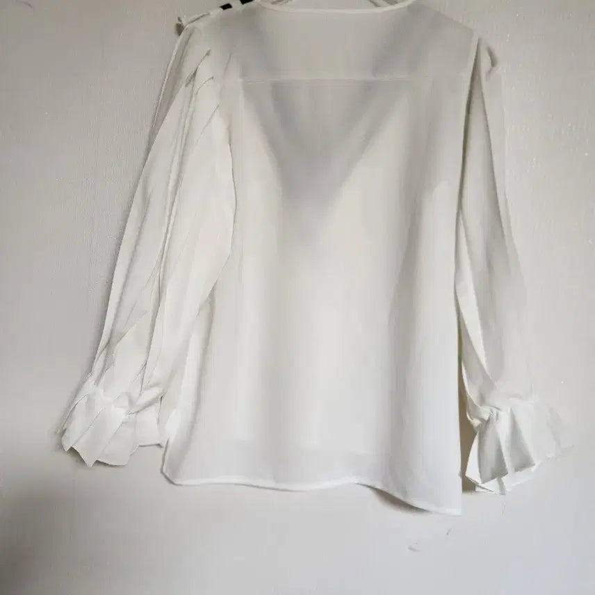 [BUNJANG] DECIBEL Pleated Balloon Sleeve Blouse / DECIBEL 소매 플리츠 벌룬 불라우스66