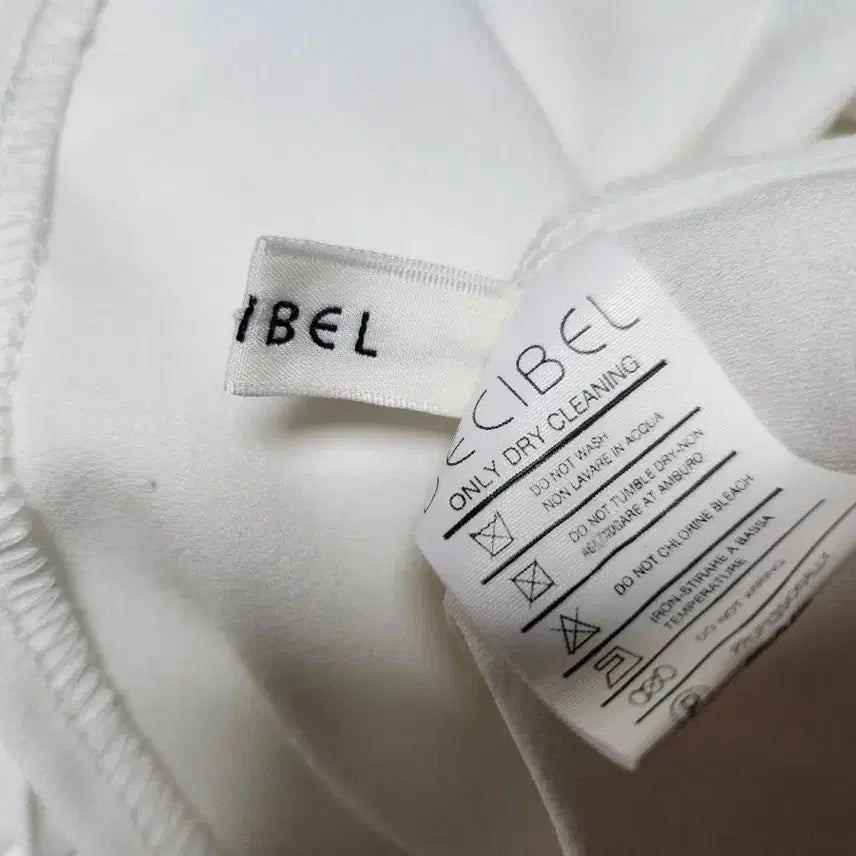 [BUNJANG] DECIBEL Pleated Balloon Sleeve Blouse / DECIBEL 소매 플리츠 벌룬 불라우스66