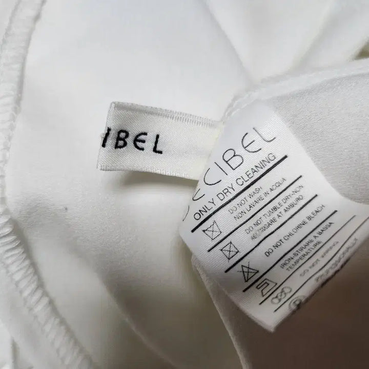 [BUNJANG] DECIBEL Pleated Balloon Sleeve Blouse / DECIBEL 소매 플리츠 벌룬 불라우스66