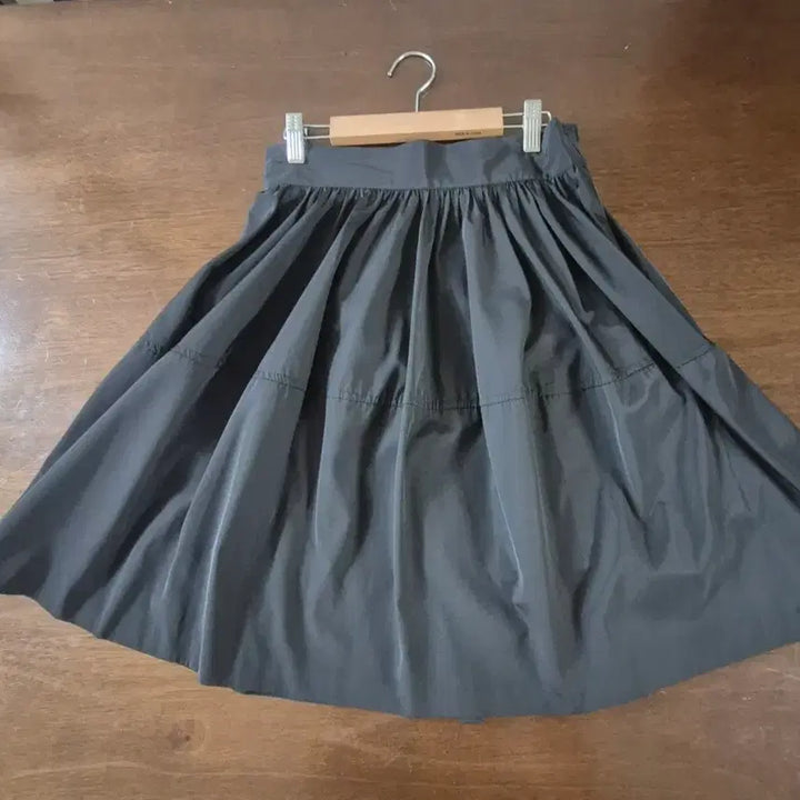 [BUNJANG] Prada Black Midi Skirt / 프라다원단 블랙 미디 스커트(새상품)