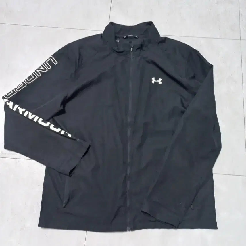 [SOLD OUT] 언더아머 블랙 트레이닝 바람막이 자켓