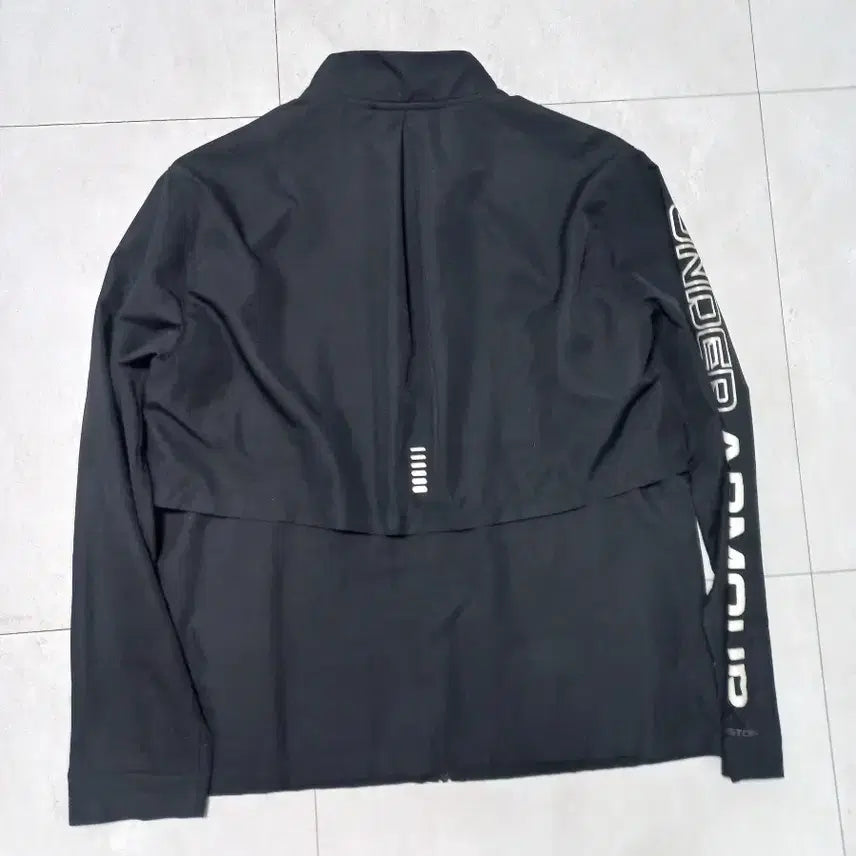 [SOLD OUT] 언더아머 블랙 트레이닝 바람막이 자켓