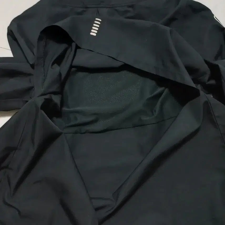 [SOLD OUT] 언더아머 블랙 트레이닝 바람막이 자켓