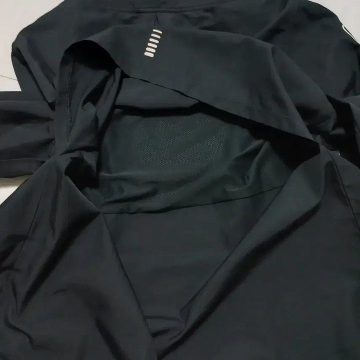 [SOLD OUT] 언더아머 블랙 트레이닝 바람막이 자켓