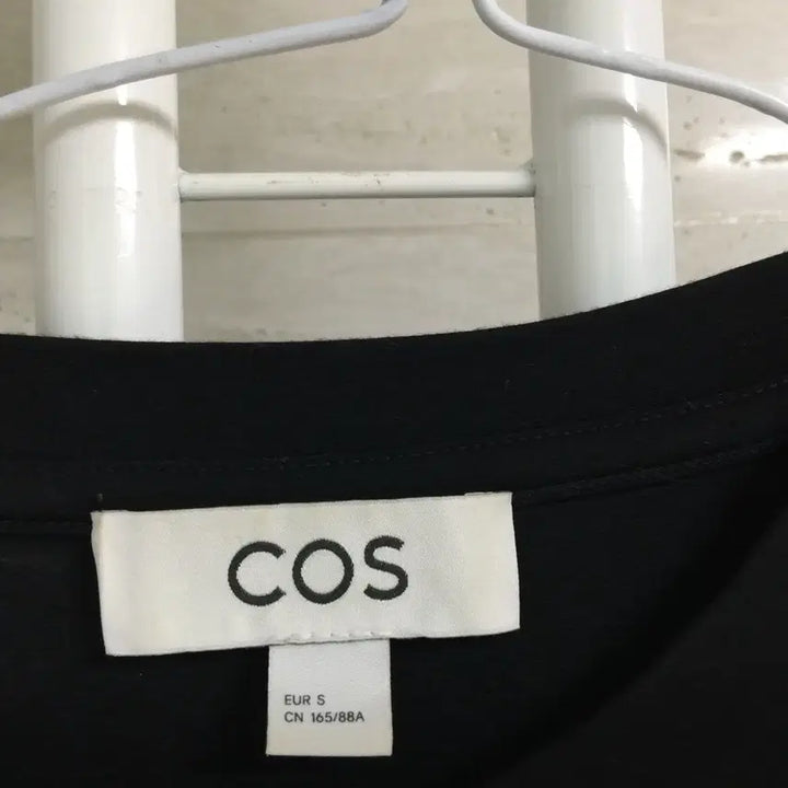 [BUNJANG] COS Black Puff Sleeve T-Shirt / COS 코스 퍼프  슬리브 티셔츠 S