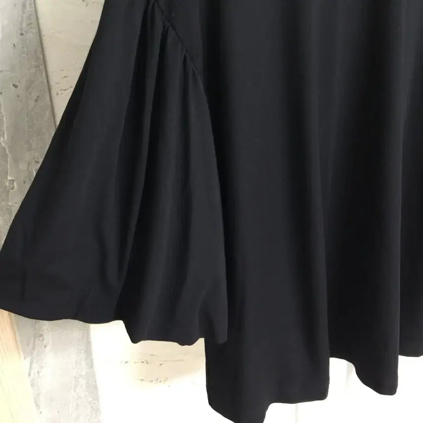 [BUNJANG] COS Black Puff Sleeve T-Shirt / COS 코스 퍼프  슬리브 티셔츠 S